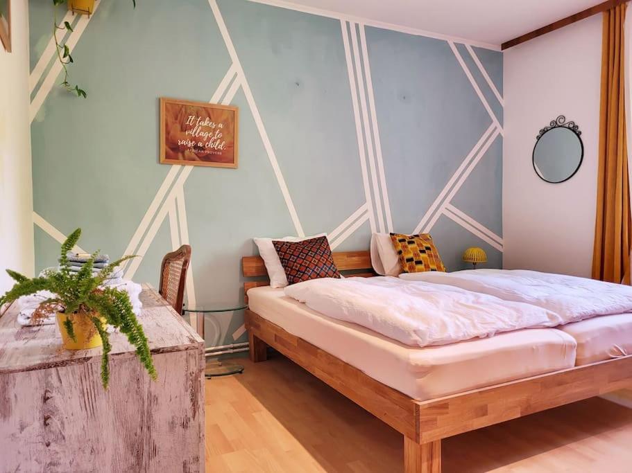 Colourful 2.5 Bedroom With Large Balcony & Garden. Apartment Prinzersdorf