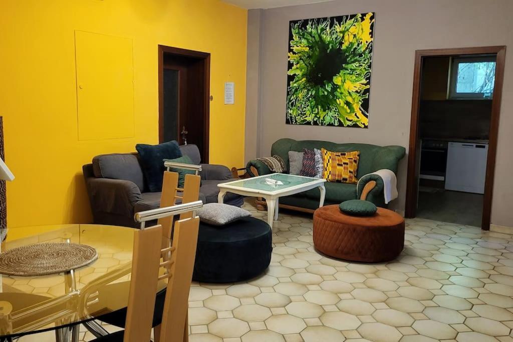 Colourful 2.5 Bedroom With Large Balcony & Garden. * Prinzersdorf
