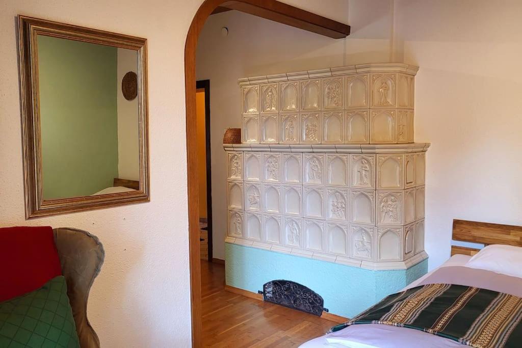 Colourful 2.5 Bedroom With Large Balcony & Garden. *