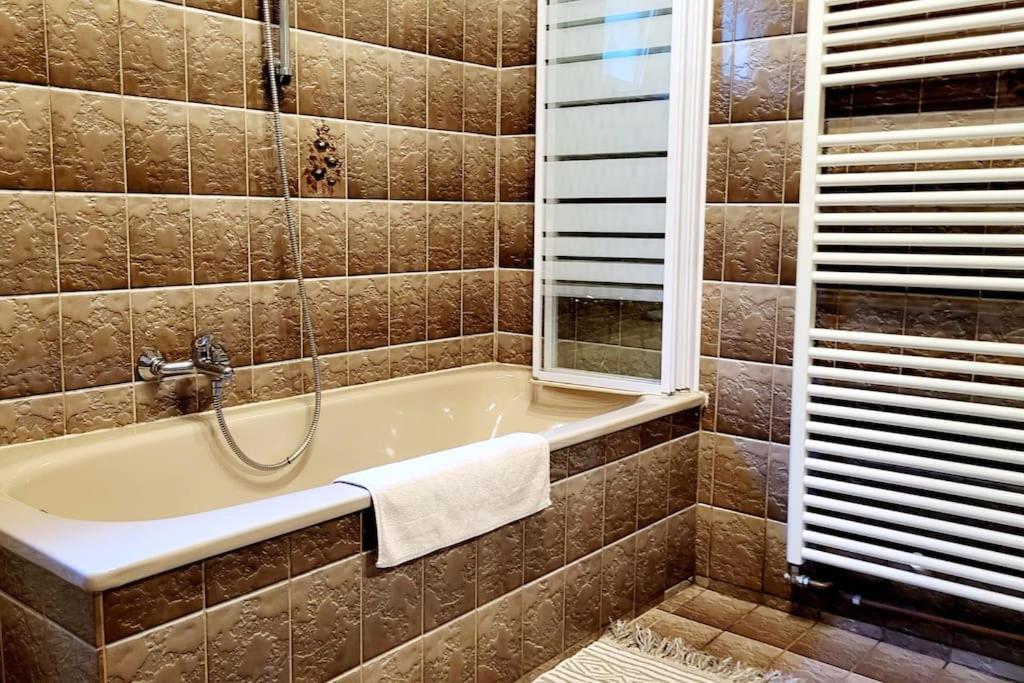 Colourful 2.5 Bedroom With Large Balcony & Garden. * Prinzersdorf